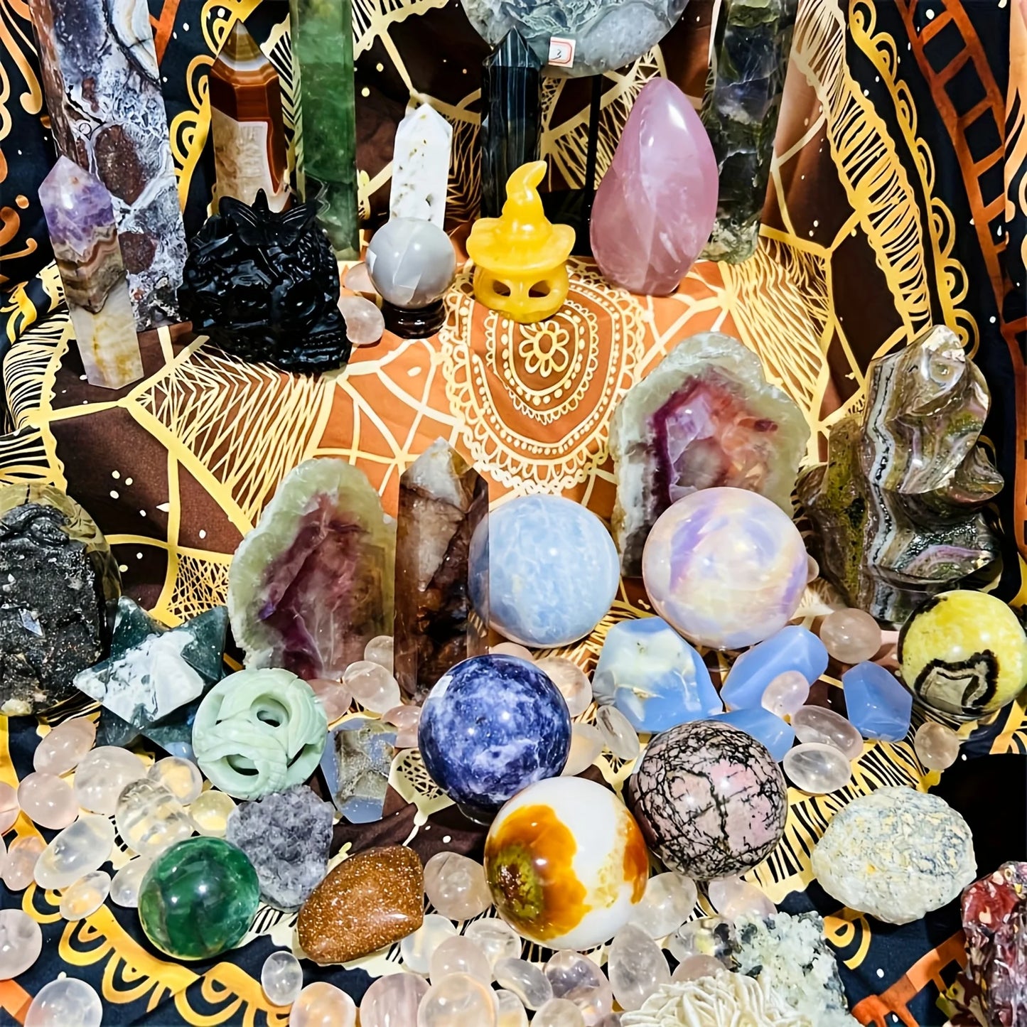 Open your own unique crystals! 1lb-3lb Crystal Gift Box-Mixed Raw Stone, Tower, Sphere, Carving , Bracelet Ring, Home Decoration